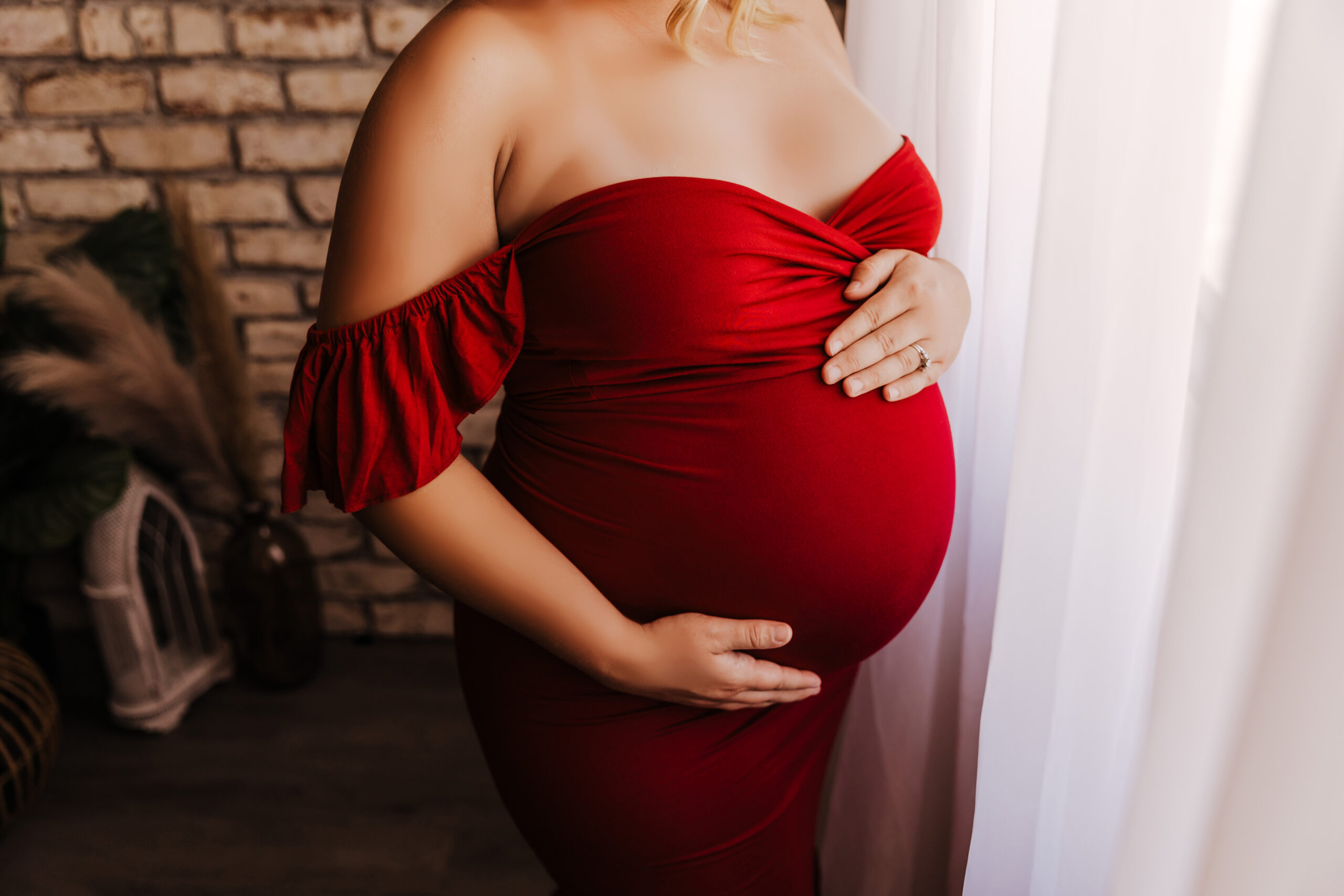 studio maternity photographer gilbert arizona, professional pregnancy photos near me