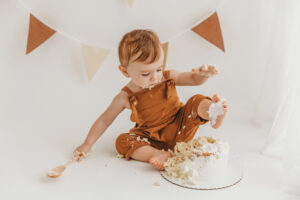 Baby smashing cake 