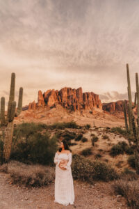 Pregnant mother posing at lost dutchman for maternity portrait session