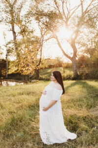 Expecting mother posing for maternity session for Kentucky