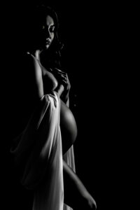 black and white maternity silhouette photographer