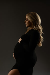 classic and simple maternity portraits in phoenix 