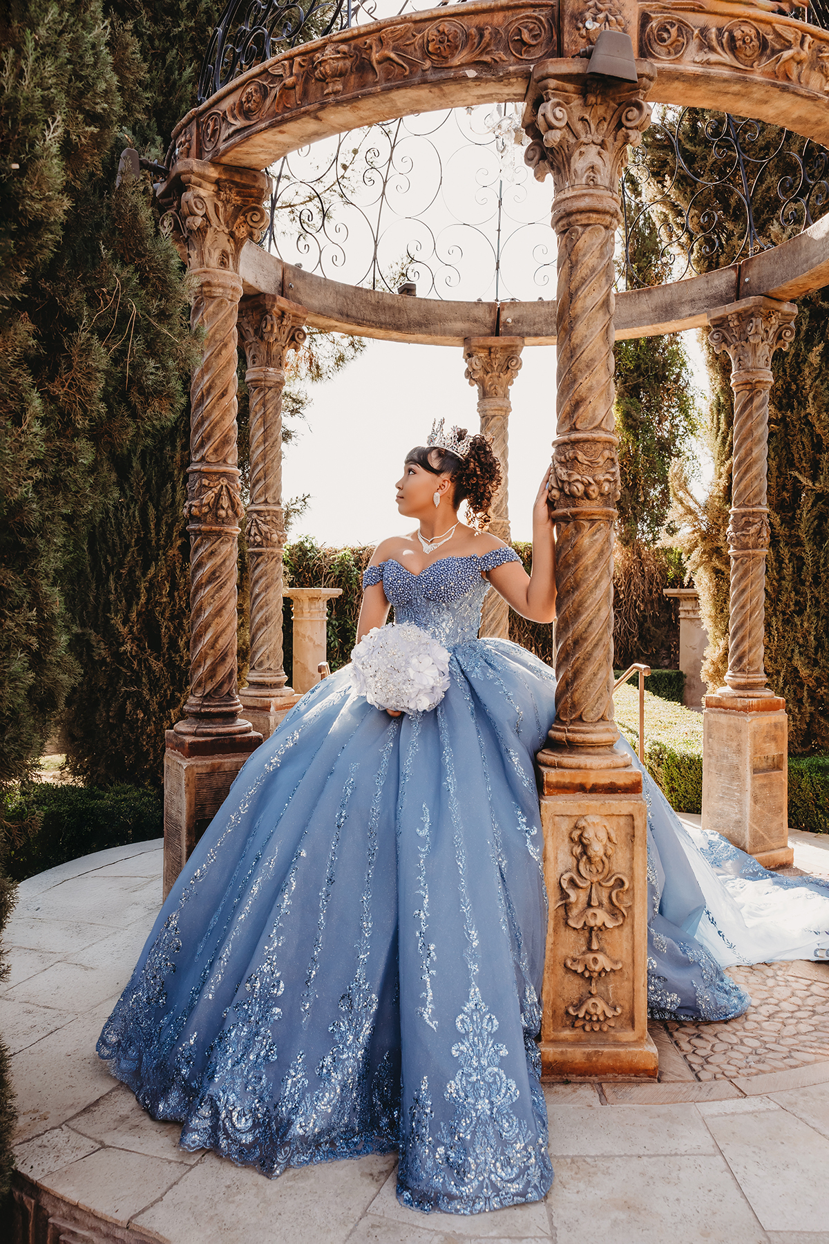 phoenix quinceanear photographer blue dress at Ashley castle