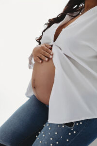 Mom in powerful outfit for scottsdale maternity session