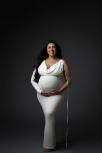Mom in powerful outfit for scottsdale maternity session