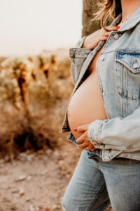 Lost dutchman maternity session jean on jean look for maternity photos with cowboy hat
