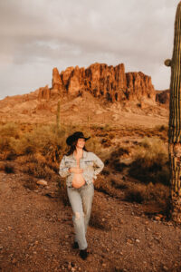 Lost dutchman maternity session jean on jean look for maternity photos with cowboy hat