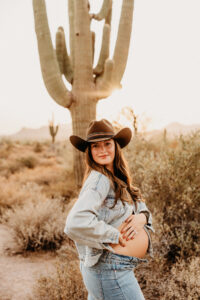 Lost dutchman maternity session jean on jean look for maternity photos with cowboy hat