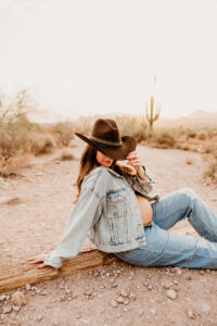 Lost dutchman maternity session jean on jean look for maternity photos with cowboy hat