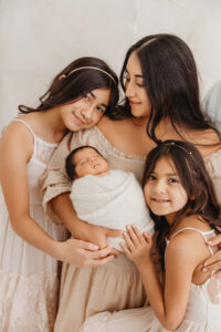gilbert baby photographer family poses