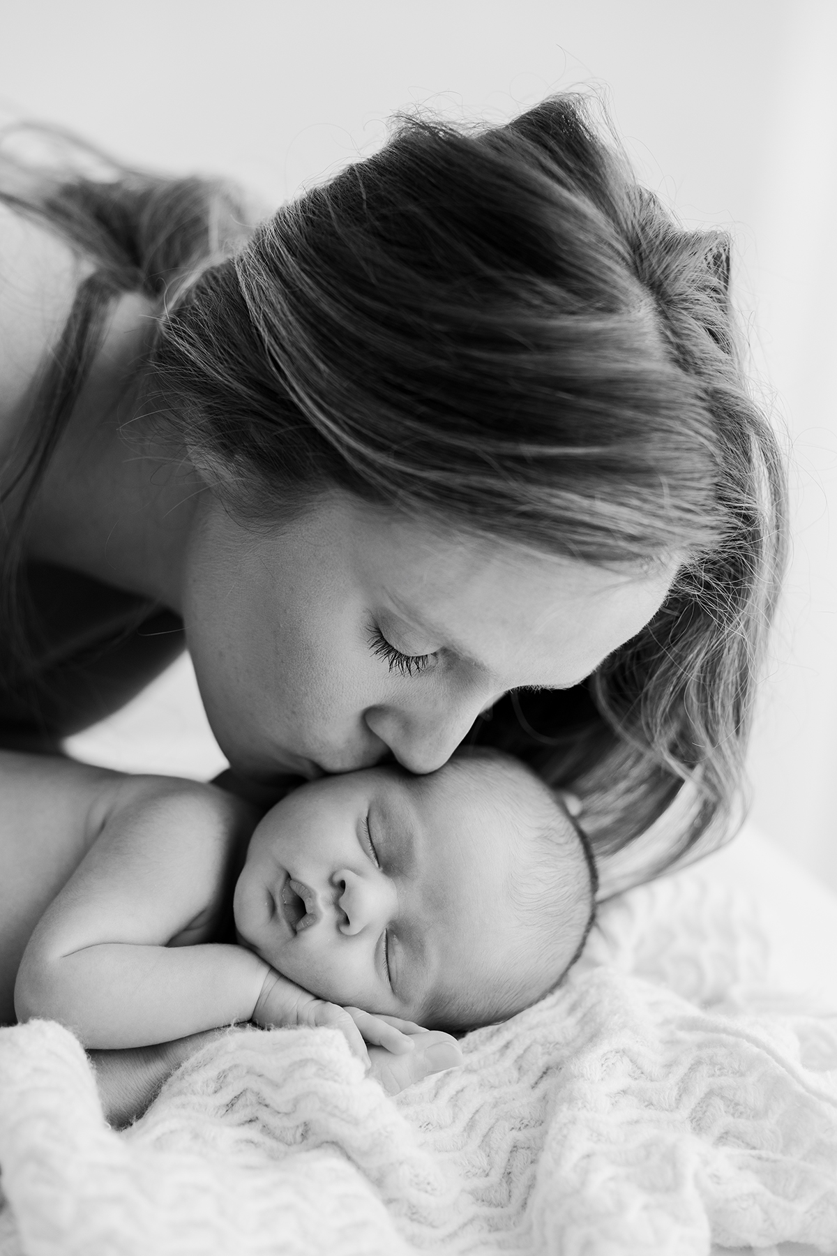 Phoenix lifestyle newborn photographer studio mom kissing baby boy
