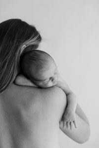 baby on moms shoulder for Phoenix Lifestyle newborn studio session