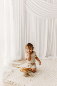 lifestyle cake smash session in phoenix