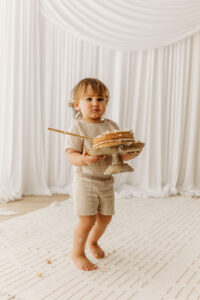 lifestyle cake smash session in phoenix