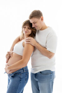 mom in jeans during maternity pictures in phoenix