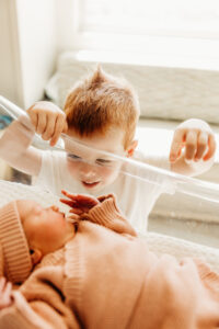 siblings meeting a baby during a hospital fresh 48 in phoenix
