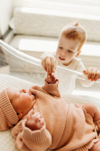 siblings meeting a baby during a hospital fresh 48 in phoenix