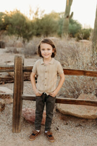 Outside mini session in Phoenix at riparian preserve 