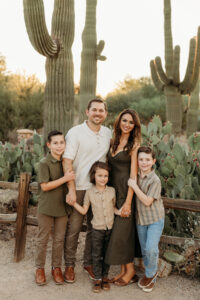 Outside photos of family of 5 in phoenix