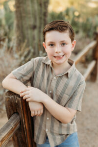 Outside mini session in Phoenix at riparian preserve 