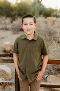 Outside mini session in Phoenix at riparian preserve 